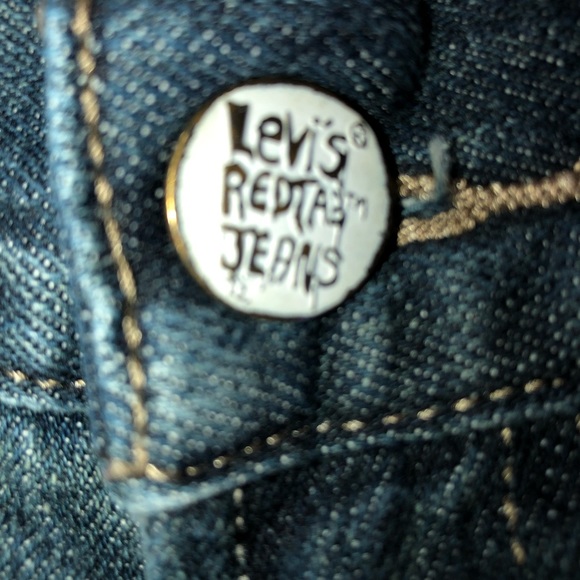 Levi’s 514 Red Tab, 28x28 Distressed Finish - Picture 3 of 4